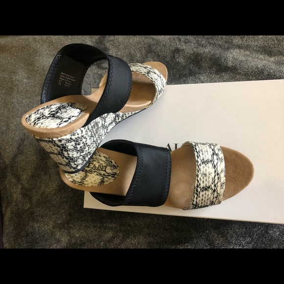 Alfani black and white wedges. - Picture 4 of 6